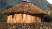 Rumah Honai (Sumber: fighterstreet66.blogspot.com)