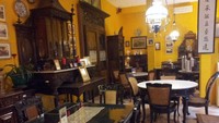 Meja-meja dan furnitur restoran