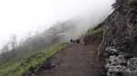 Hujan-hujanan Mendaki Kawah Ijen, Berakhir Bahagia