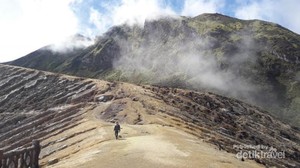 Hujan-hujanan Mendaki Kawah Ijen, Berakhir Bahagia