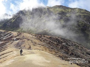 Hujan-hujanan Mendaki Kawah Ijen, Berakhir Bahagia