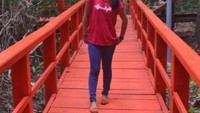 Jembatan Kayu Yang Kece buat selfie