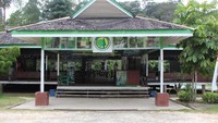 Kantor yang juga berfungsi sebagai loket