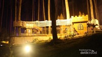 Kastil yang ada di Orchid Forest.