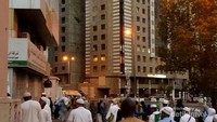 Jamaah haji berangkat menuju Masjidil Haram