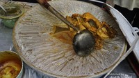 Mau pakai daging ayam atau telur, tinggal dipilih yang mana