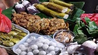 Selain Tumbang Ubi Talas, Lemang juga bisa jadi pilihan makanan di lapak ini.