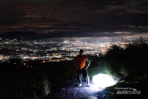 Ide Liburan Akhir Pekan: Mendaki Gunung Guntur di Garut