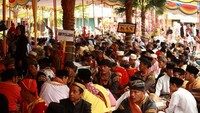 Peserta makan Bajamba dari Sabang sampai Merauke duduk dalam satu lahan