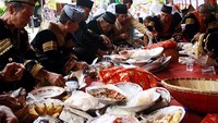 Suasana kekeluargaan Makan Bajamba