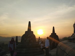Indah Nian Matahari Terbenam di Candi Borobudur