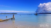 Ketenangan laut yang membiru di Dusun Pukarayat, Desa Tuapejat.