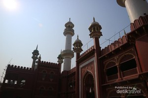 Indahnya Masjid Terbesar di Kolkata