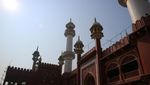 Indahnya Masjid Terbesar di Kolkata