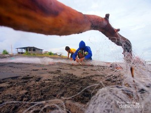 Indahnya Pantai Jetis di Purworejo