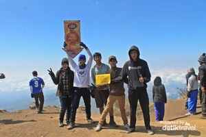 Indahnya Puncak Merbabu Usai Lelah Mendaki
