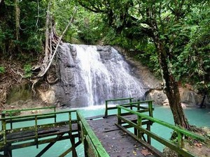 Indahnya Wafsarak, Bagai Air Terjun Pribadi di Papua Barat