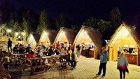 Deretan warung makan yang ada di Puncak Sosok