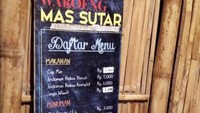 Deretan warung makan di Puncak Sosok yang menunya hampir serupa
