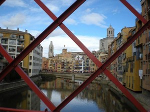 Ini 10 Alasan Jatuh Cinta Pada Kota Girona, Spanyol