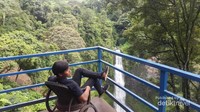 Duduk Santai Sembari lihat Curug Cimahi