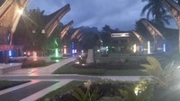 Tongkonan nan dramatis di senja hari