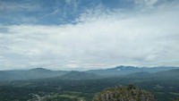 Batu Burake, saat gunung dan awan tak bersekat