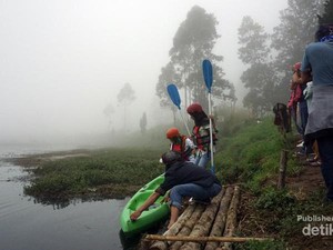 Ini Baru Asyik, Main Kayak di Negeri di Atas Awan