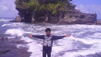 Setibanya di Pulau Bali langsung menuju Tanah Lot