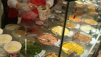Proses mengisi bumbu dan bahan-bahan sesuai selera kita