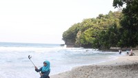 Keindahan Pantai Pasir Putih di Pulau Nusakambangan