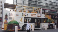 Warna Bus yang meriah
