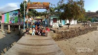Kebersamaan dengan Anak Komodo Island