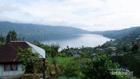Indahnya Danau Di Bawah dilihat dari dataran tinggi Alahan Panjang.
