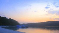 Sunrise yang menggoda (arievo/dtraveler)