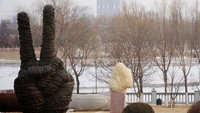 Patung Peace, China (sumber: cnngo.com)