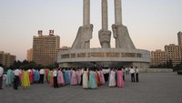 The Monument to the Korean Workers Party, Korea Utara (sumber: lindsayfincher.com)