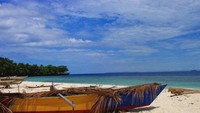 Perairan Pulau Biak (terminaltiketmakassar.wordpress.com)