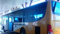 Shuttle bus yang mengantar penumpang dari pesawat ke terminal bandara Mozes Kilangin,Timika (Keken/detikTravel)