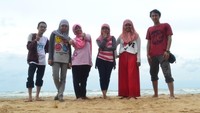 kami berenam menjelajah pulau Madura
