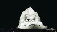 Pahatan salju yang cantik