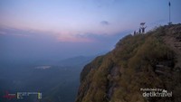 Puncak Gunung Batu