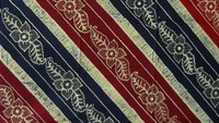 Sarung (sumber: kampoengbatiklaweyan.com)