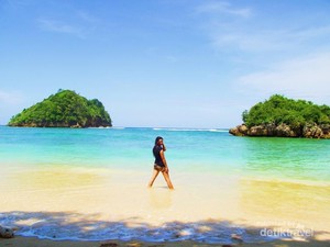 Ini Dia Pantai Tiga Warna di Malang!
