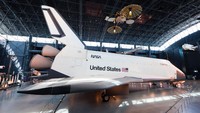 Space Shuttle Discovery menjadi pedantang baru di  National Air  and Space Museum (getintravel.com)