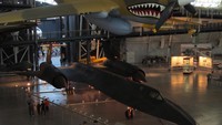 Si gagah Lockheed SR-71 Blackbird yang terparkir di dalam museum (oneadaytech.blogspot.com)