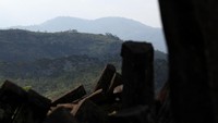 Para arkeolog sedang berupaya mengungkap misteri gunung ini (Rengga Sencaya/detikFoto)