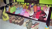 Tas-tas dari anyaman (desawisatasleman.wordpress.com)