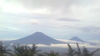 Nampak Gunung Sumbing dan Sindoro