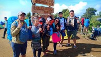 Spot foto wajib kalau sampai di atas puncak.